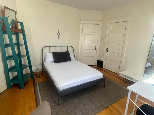 Room 4 | Garden View, furnished room in Cheesman Park, Denver — photo 2